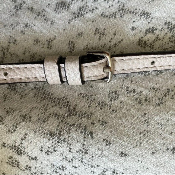 GUESS Crossbody Purse! - Picture 5 of 5